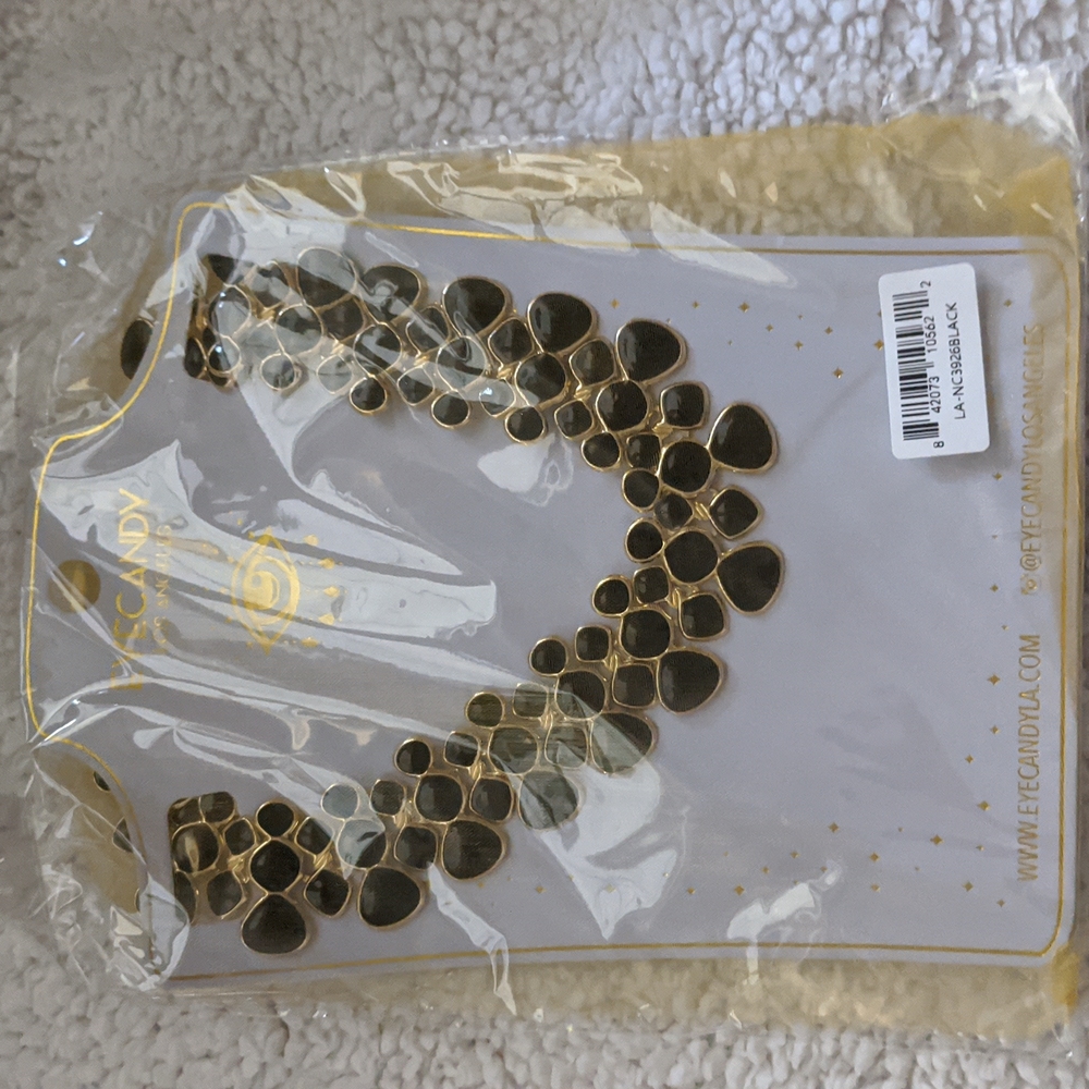 Eye candy Cindy collar necklace.  Brand new in packaging.